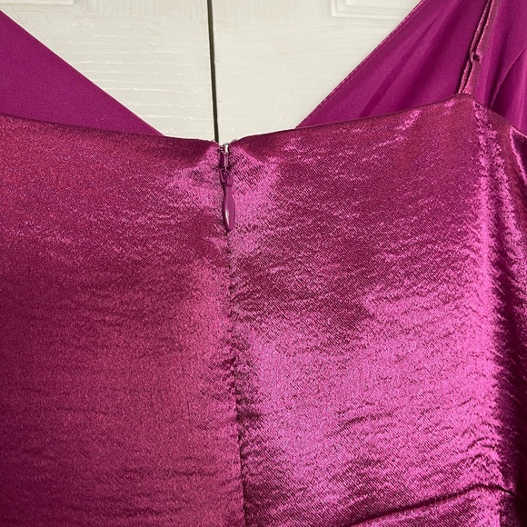 NWOT Express metallic fuchsia midi cocktail dress size medium - Picture 9 of 12